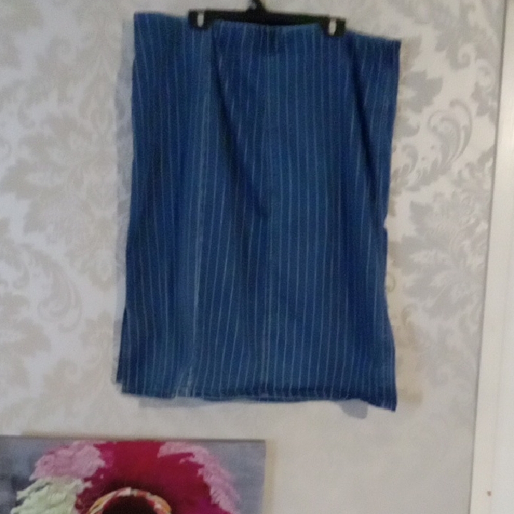 Elegant Blue Pinstripe Pencil Skirt